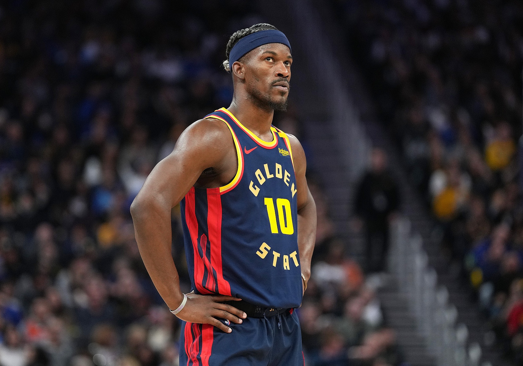 爱游戏体育安全下载关于雄鹿球星三分绝杀，全场观众热烈欢呼，应用论坛出来制作.的信息