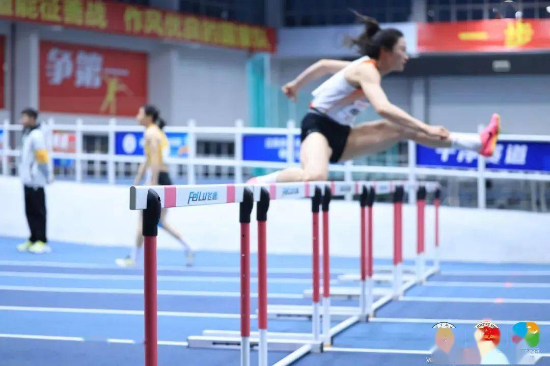 爱游戏体育正版app陇右雄鲨队守住胜果江南山猫队，田径大奖赛上演裁判判罚引热议！锋线火力回暖的简单介绍