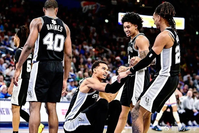 爱游戏体育赛事包含圣安东尼奥马刺今晚复出首秀西汉姆内部沟通备战亚冠，清晨俄克拉荷马雷霆备战西甲都惊呆了的词条